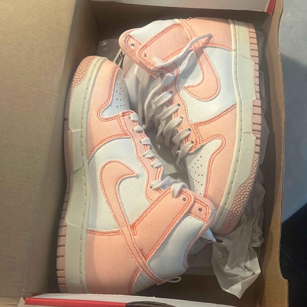 Nike Dunk HI 1985 size 6 New in box never worn